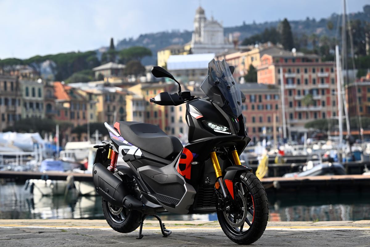 Aprilia SR GT 400